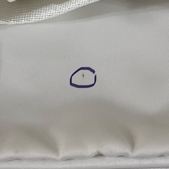 Lululemon White Everywhere Belt Bag. - Picture 15 of 16